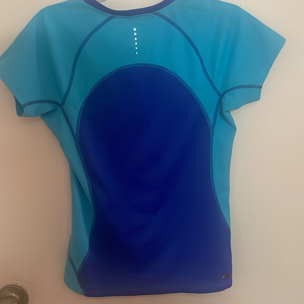 North Face Performance Shirt - Picture 5 of 6